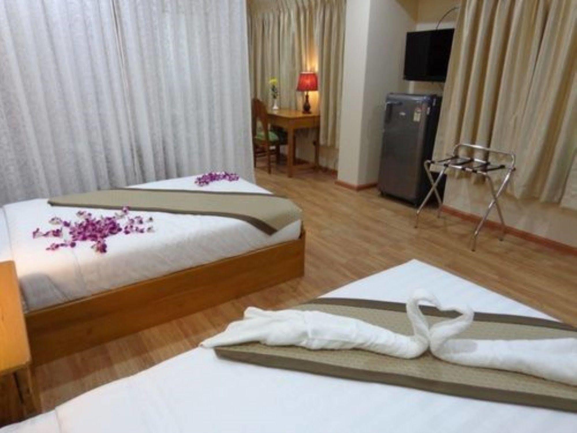 יאנגון Royal Khattar Hotel מראה חיצוני תמונה
