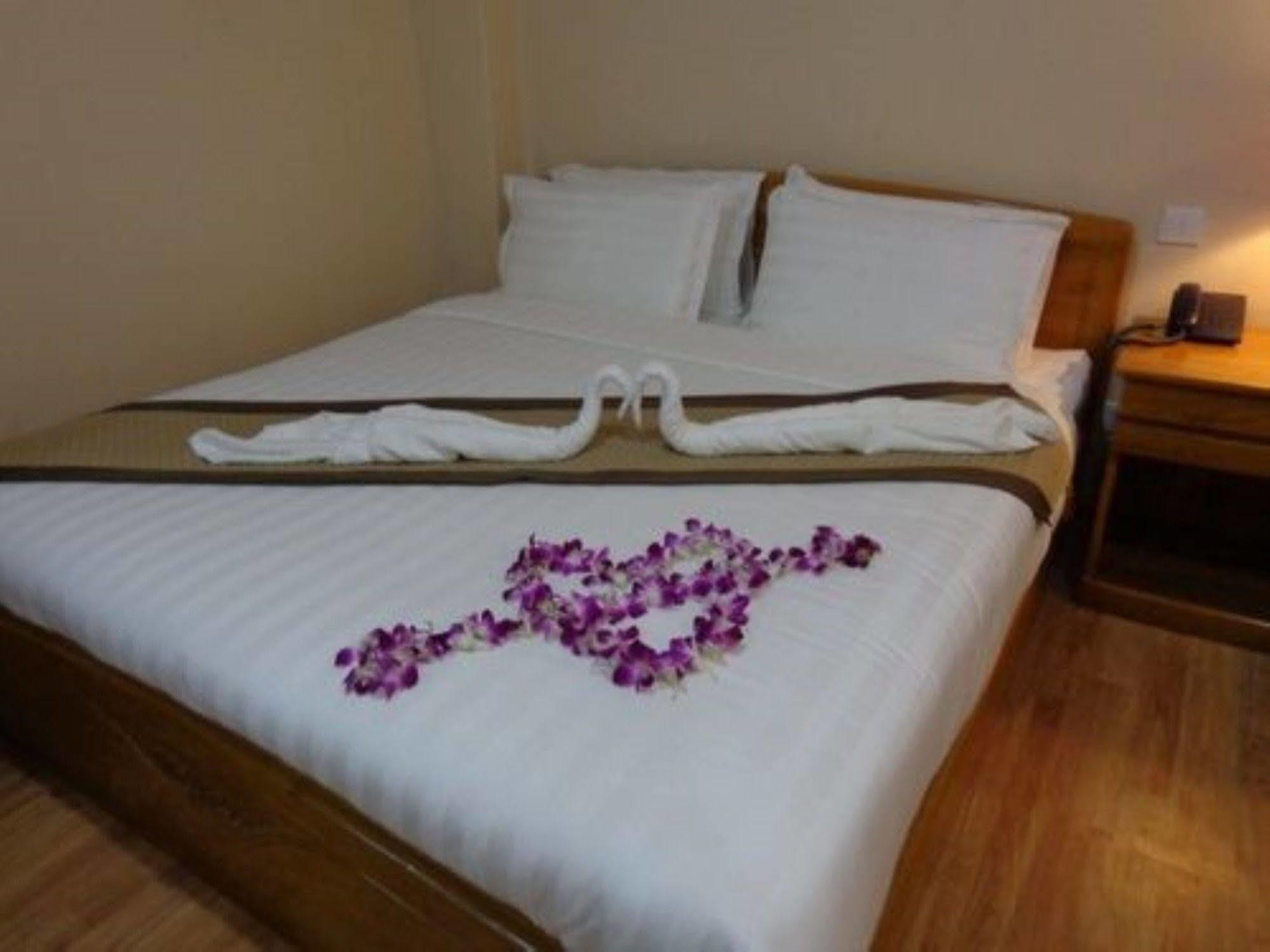 יאנגון Royal Khattar Hotel מראה חיצוני תמונה