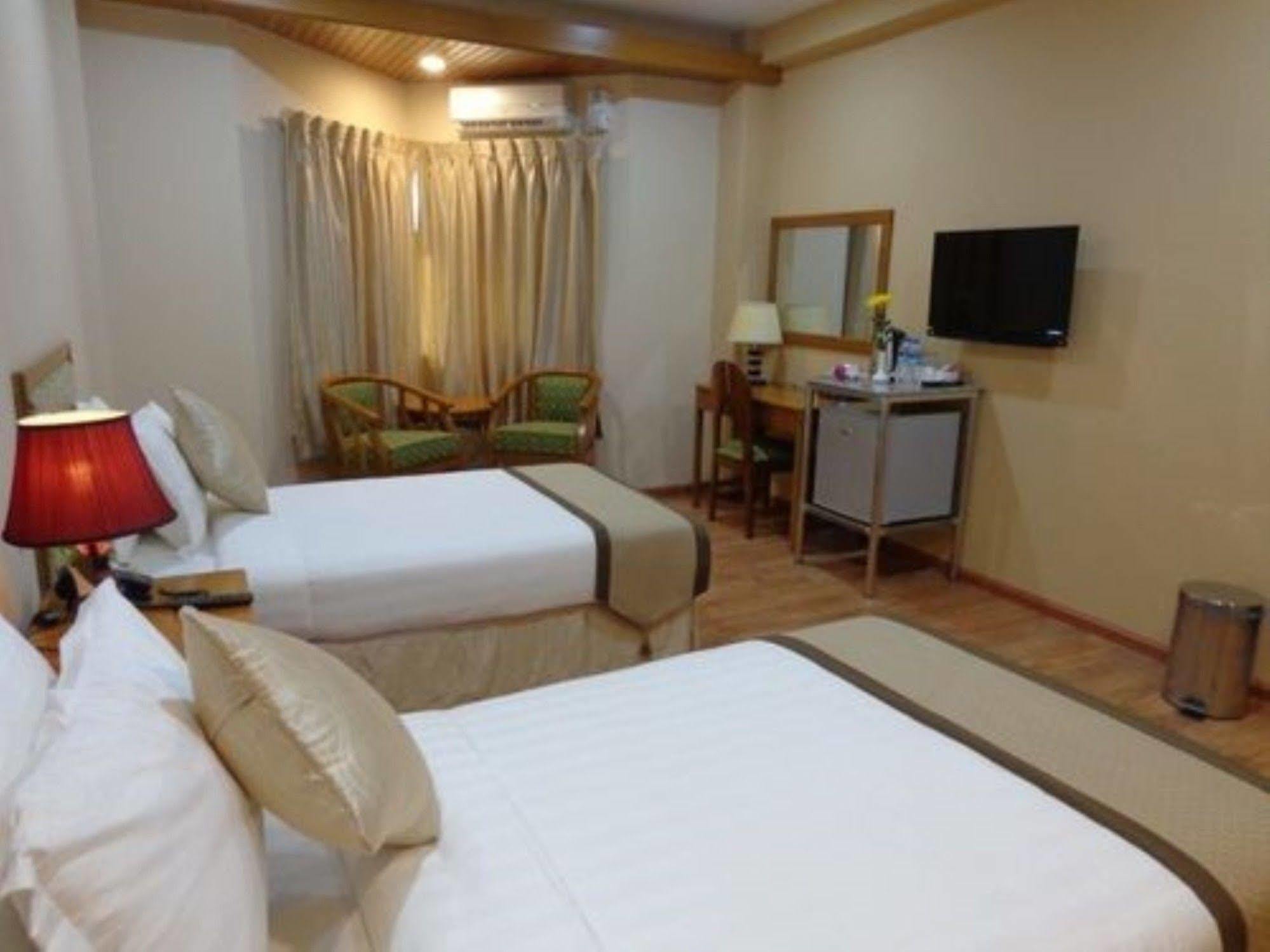 יאנגון Royal Khattar Hotel מראה חיצוני תמונה