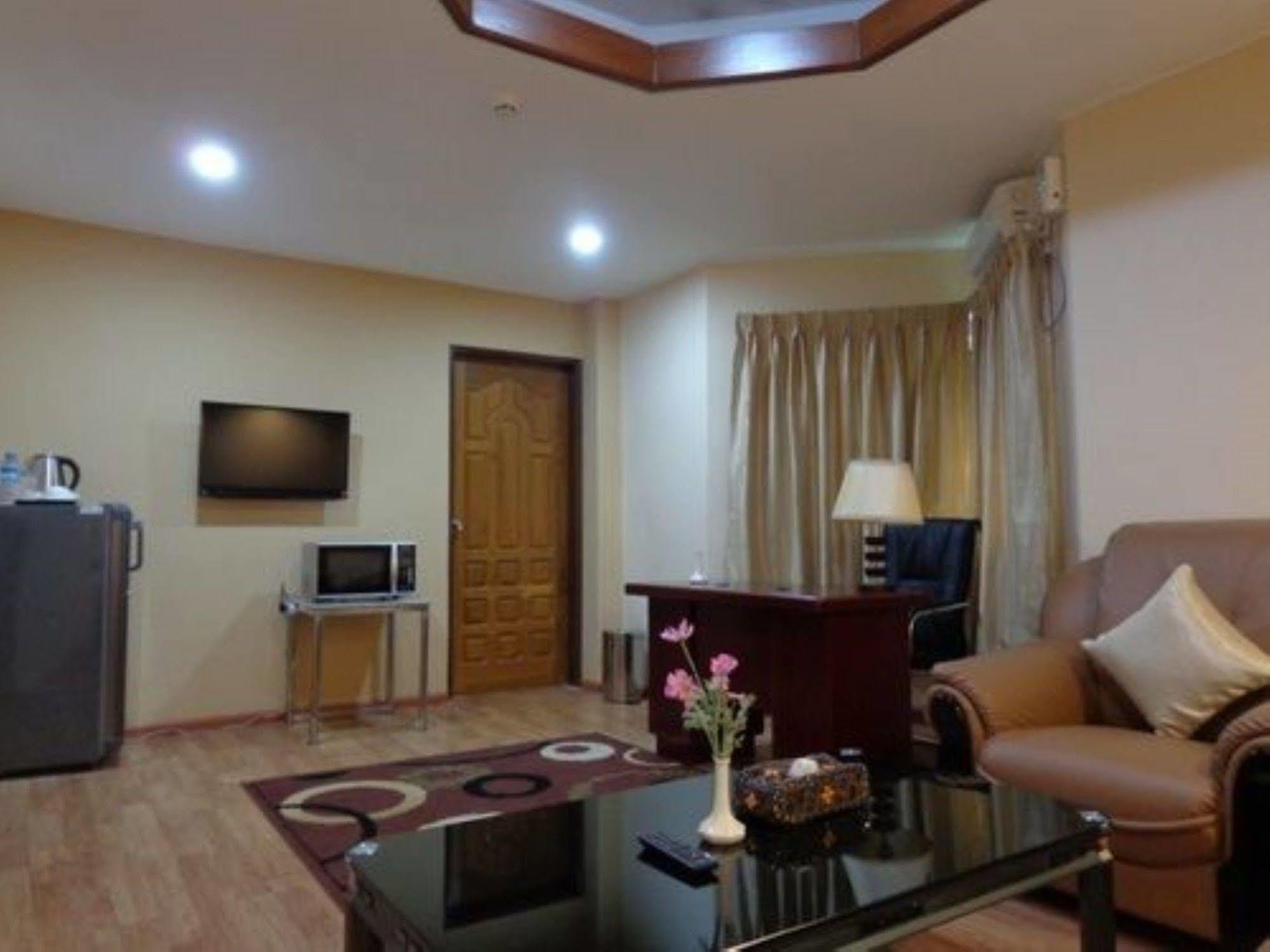 יאנגון Royal Khattar Hotel מראה חיצוני תמונה