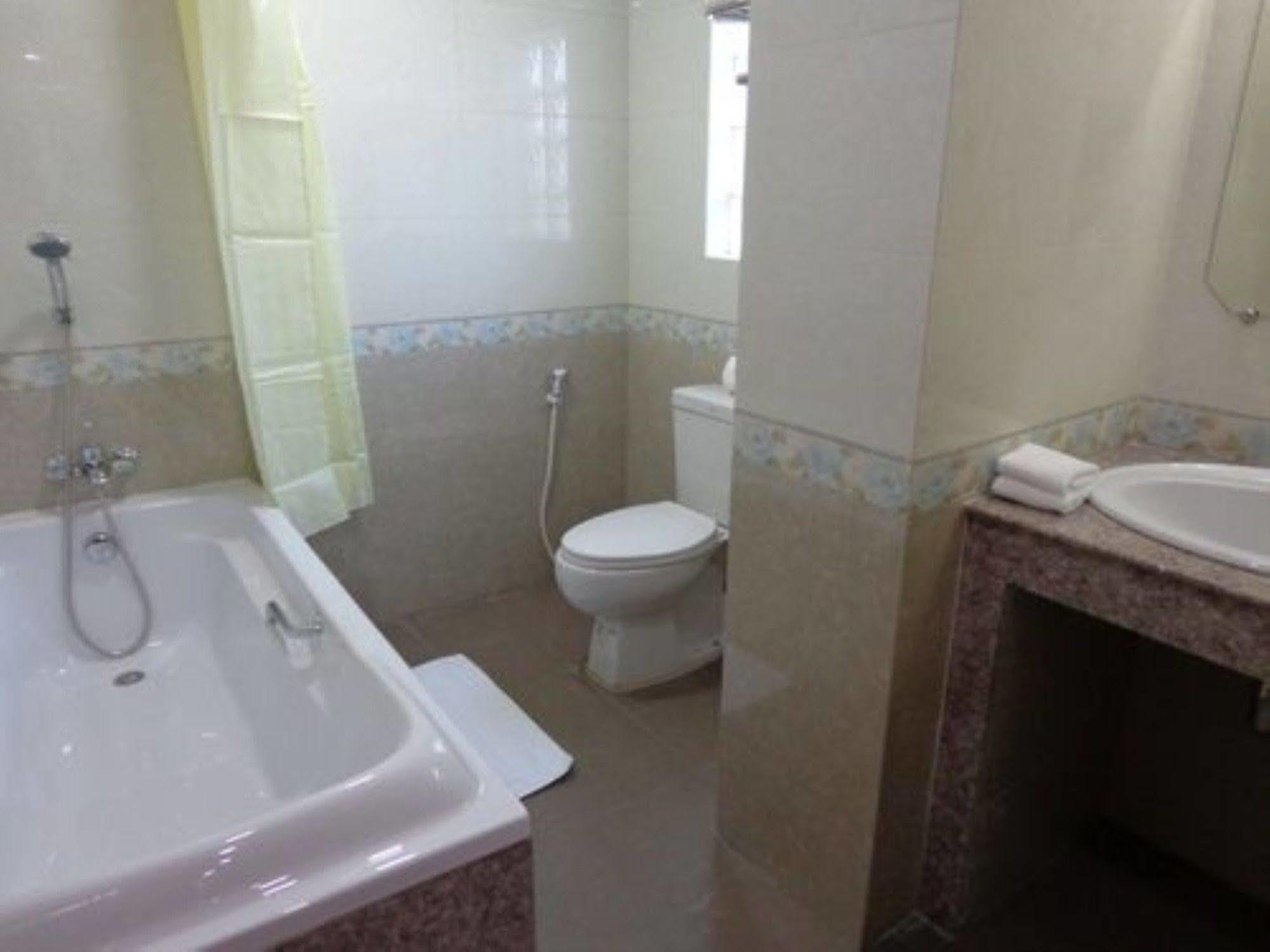 יאנגון Royal Khattar Hotel מראה חיצוני תמונה