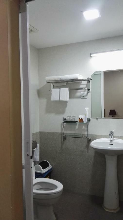 יאנגון Royal Khattar Hotel מראה חיצוני תמונה